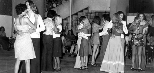 Miss, mister, balli…… festa sulla terrazza estiva del cinema di Fasana